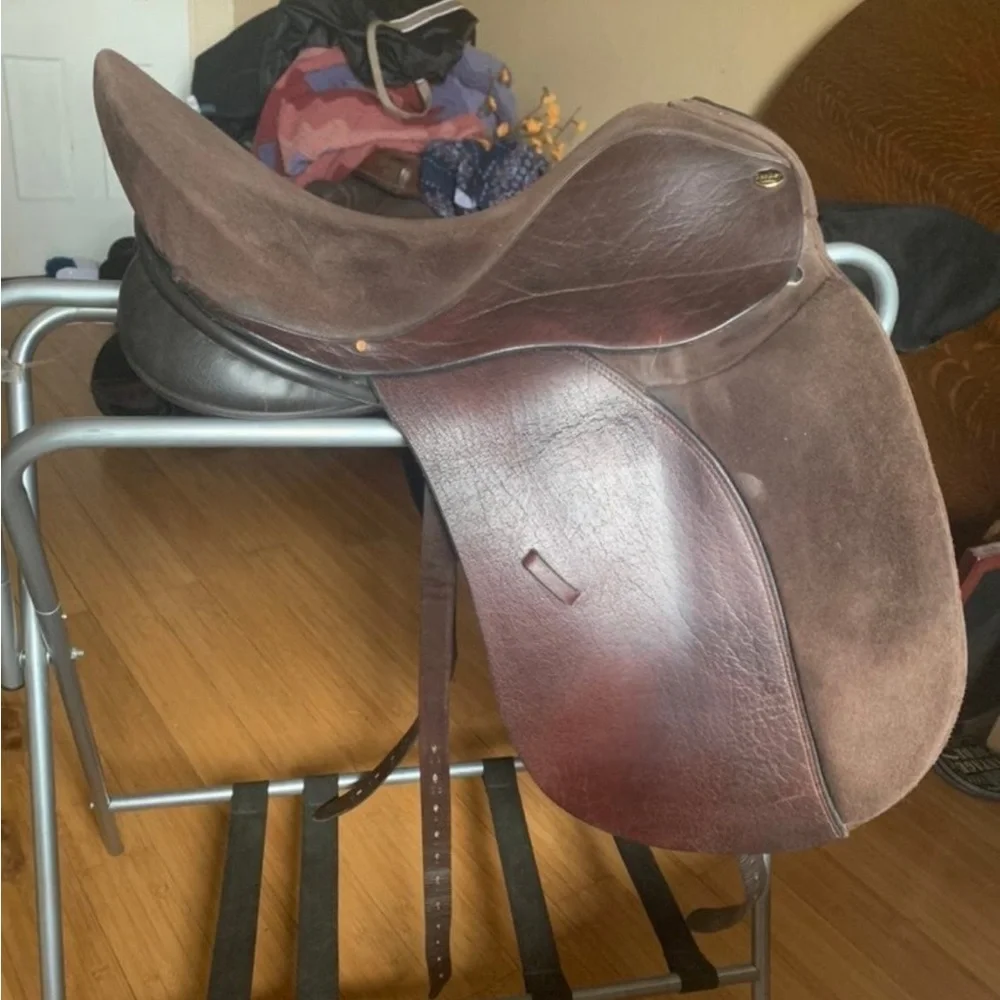 Sankey Dressage Saddle - Picture 4 of 12